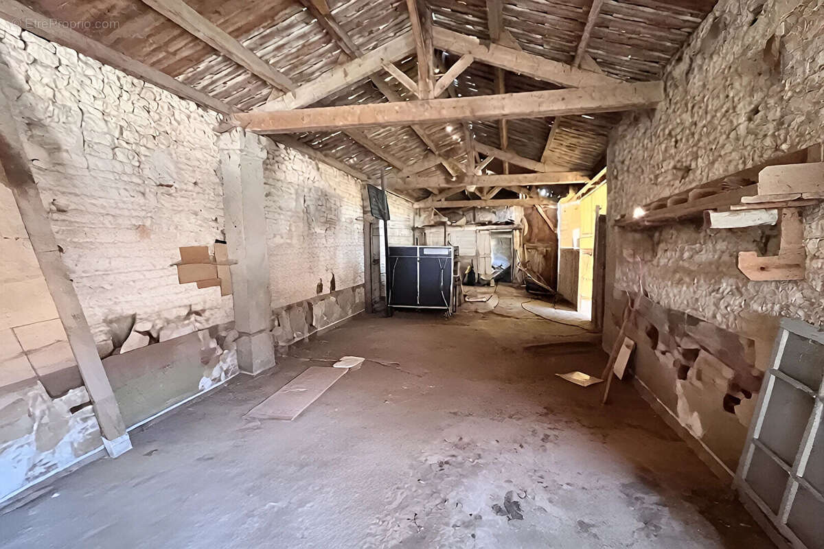 Maison à SAINT-MEDARD-D'AUNIS