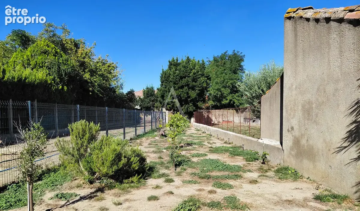 Propriété d'exception aux portes de Narbonne ! Garage de 190m² + 2 dépendances. - photo 2