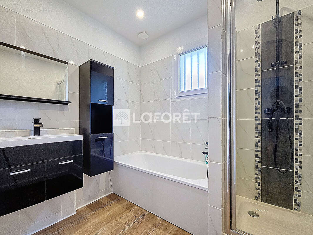 Maison à SAINT-PIERRE-DES-FLEURS