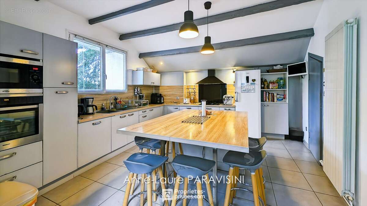 Maison, gîte indépendant et écuries sur 12 000 m² avec vue panoramique - photo 7
