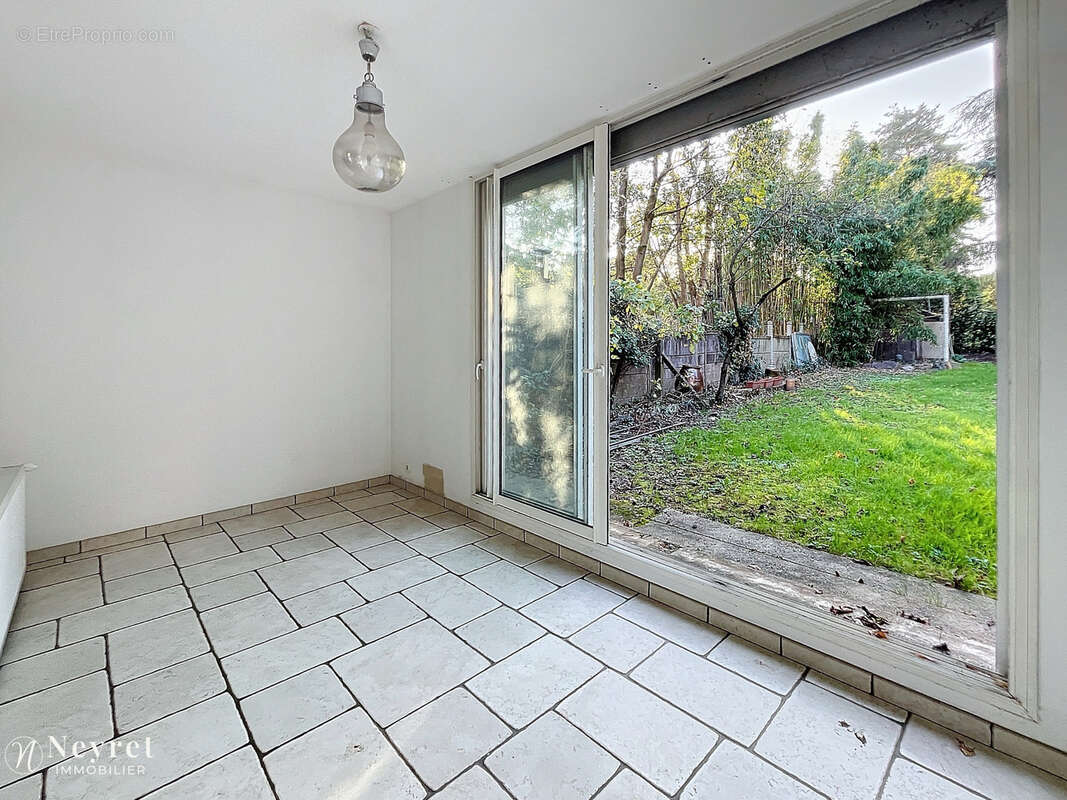 OULLINS - Maison familiale 224 m2 avec jardin et studio proche Lyon - photo 5