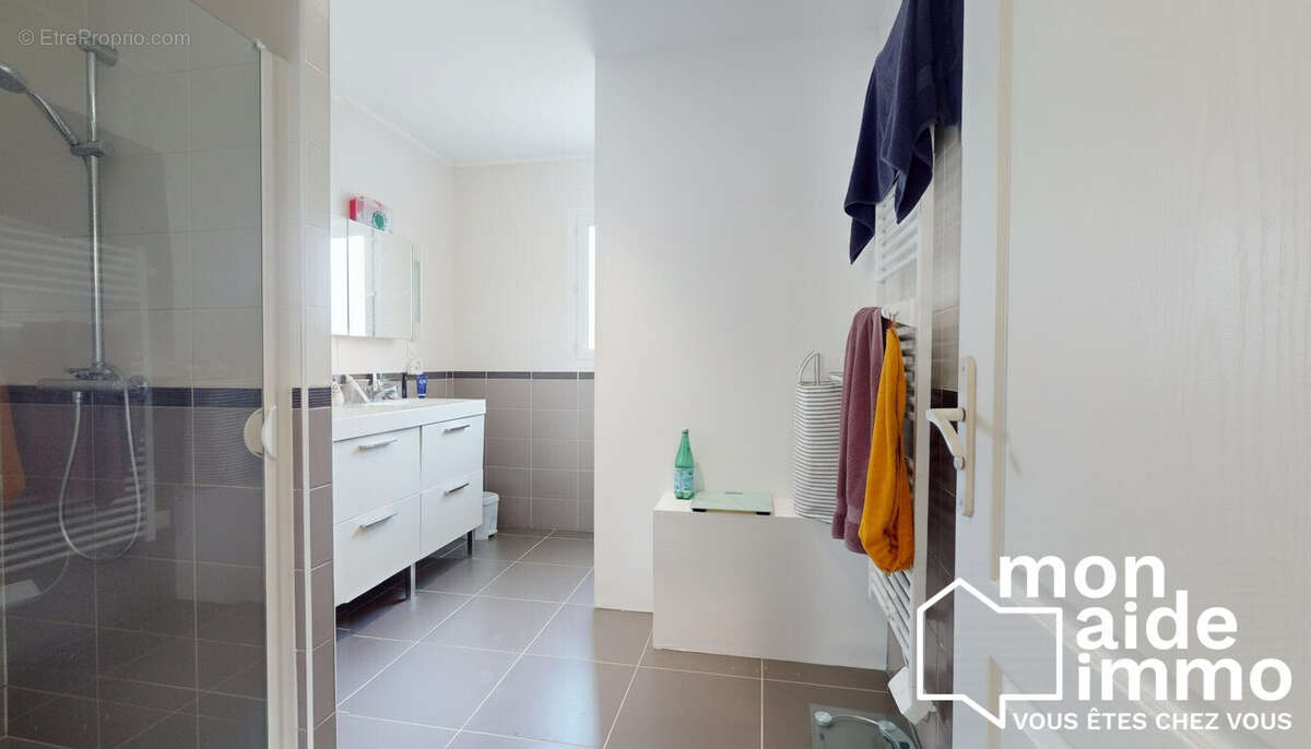 Maison 149 m² à Benet  - photo 8