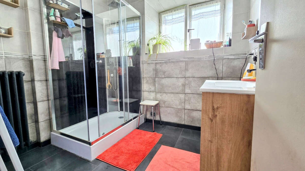 Maison à ESSERTENNE-ET-CECEY