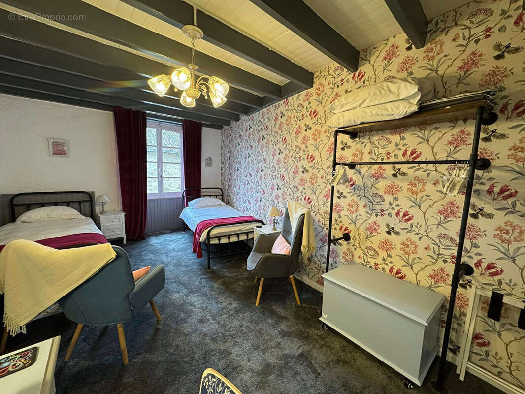 Maison à CHATEAUPONSAC