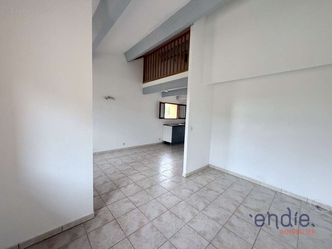 Appartement à LORGUES