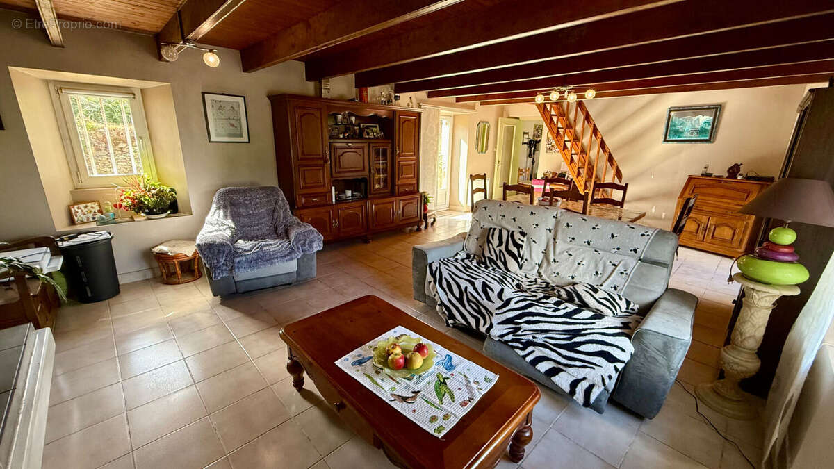 Corps de ferme - 116,14 m2 - terrain de 2400 m2 - GUILERS - photo 8