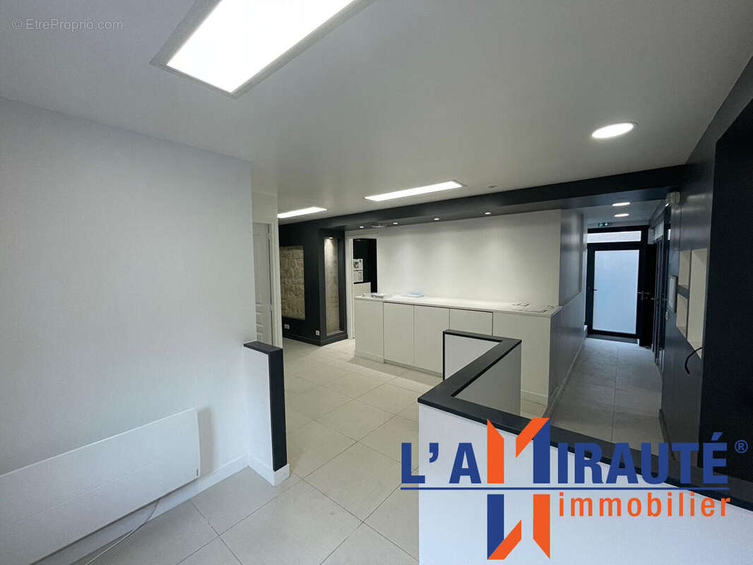 Commerce à SARTROUVILLE