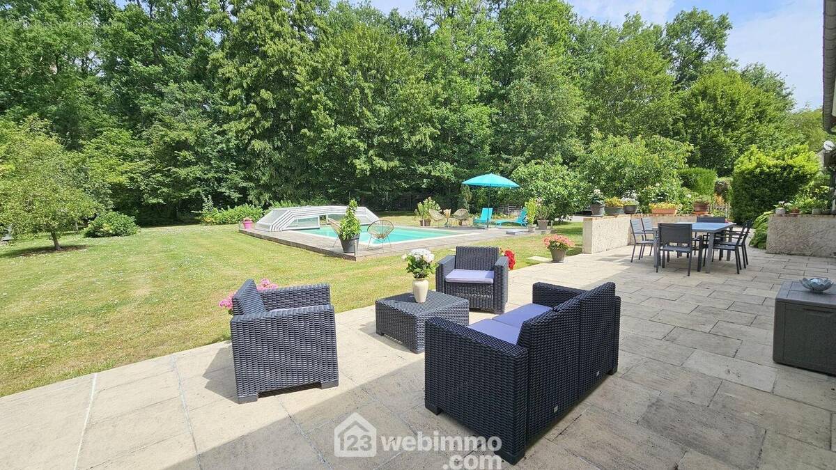 Voici la seconde terrasse.... - Maison à NOISY-SUR-ECOLE