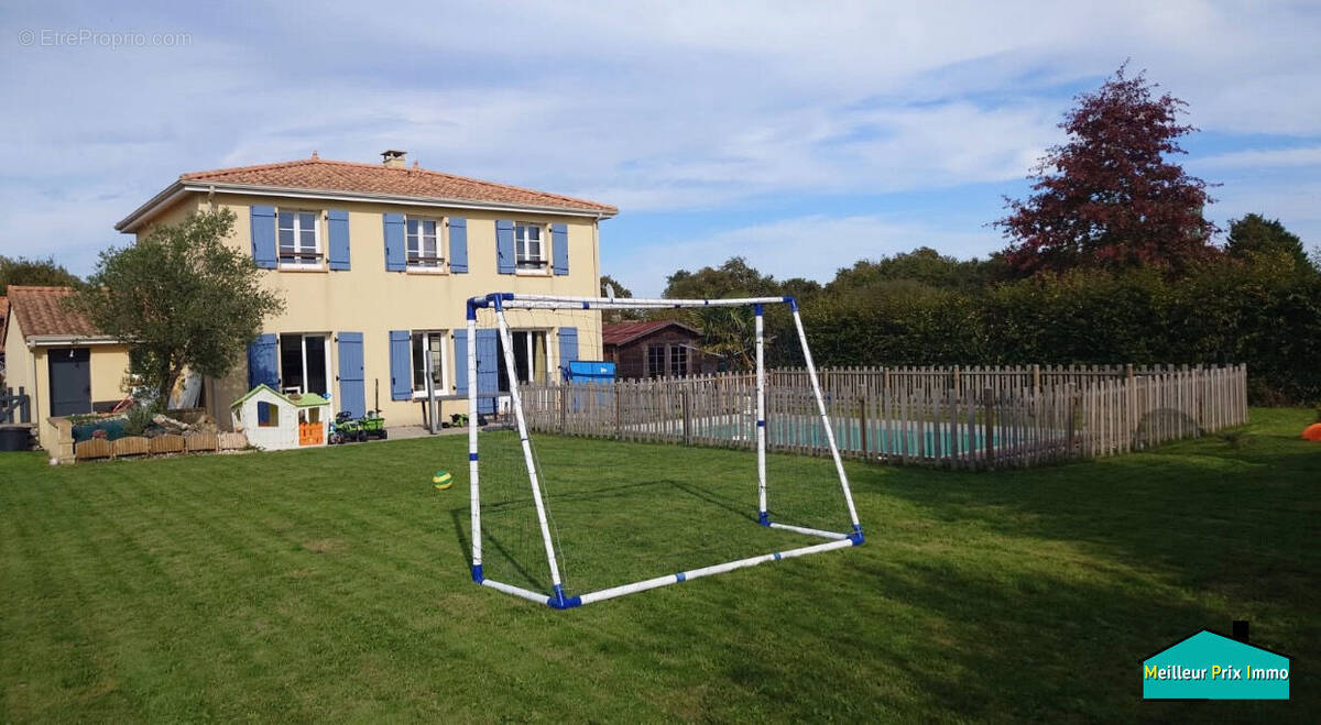 Maison à SAINT-ETIENNE-DE-MER-MORTE