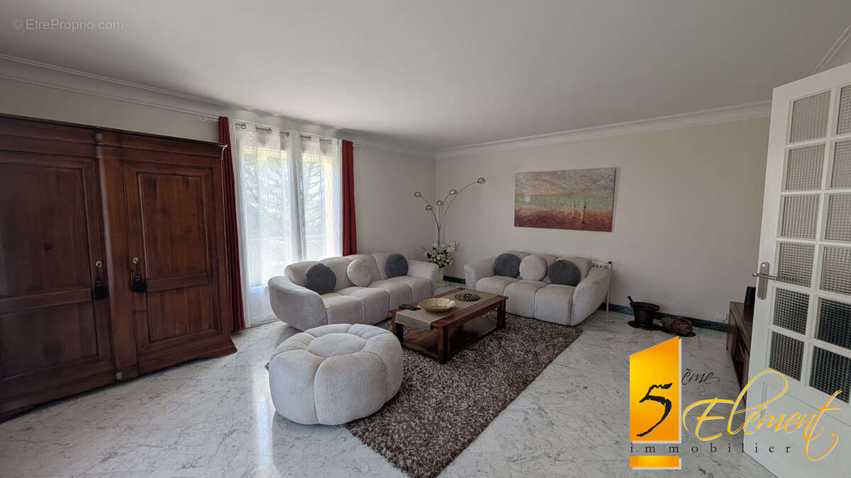 Maison 154 m² à Decines-Charpieu  - photo 4