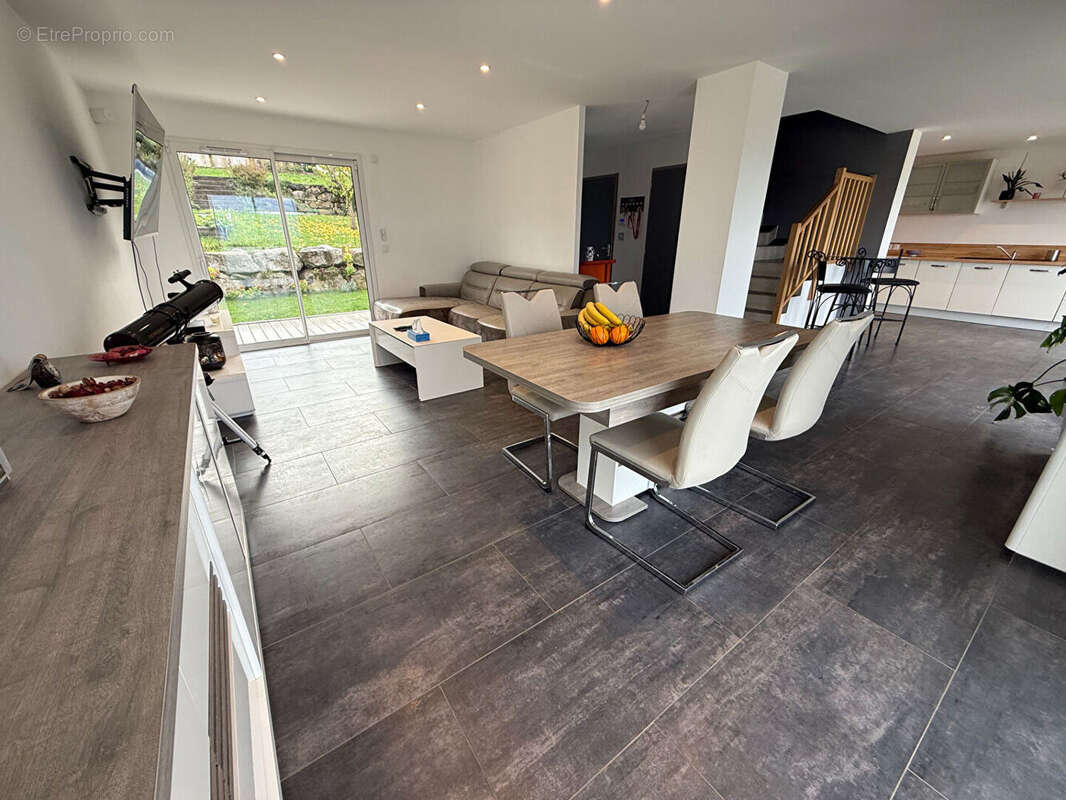 Maison à SAINT-CERGUES