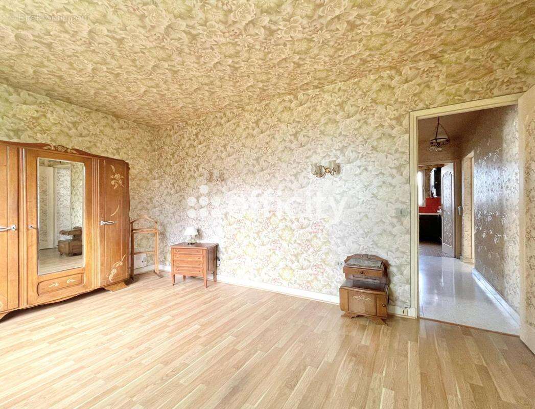 Maison à LES CLAYES-SOUS-BOIS