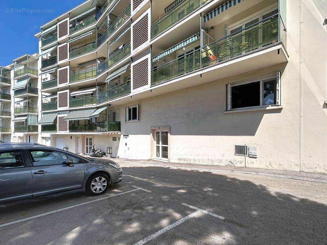 Exclusivite-2 pieces traversant en centre ville - photo 2