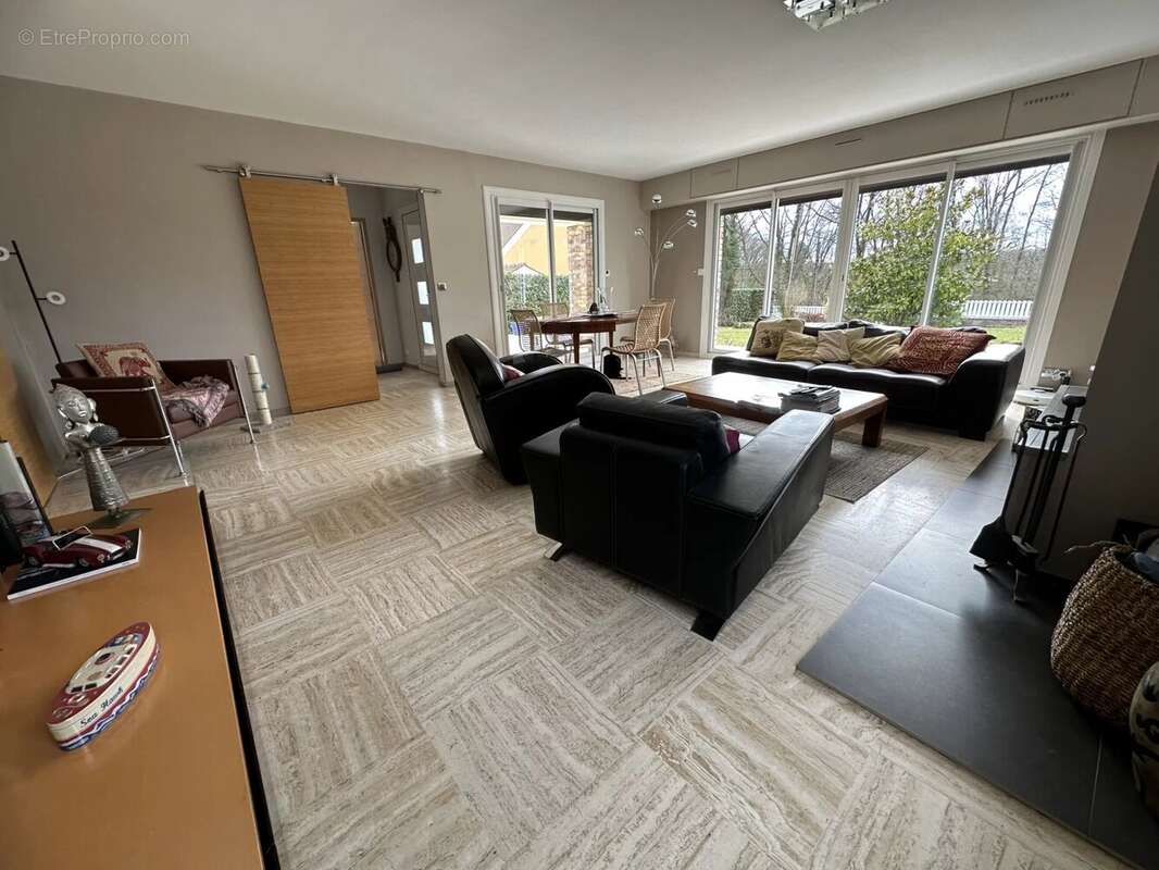 Maison à LE MESNIL-SAINT-DENIS