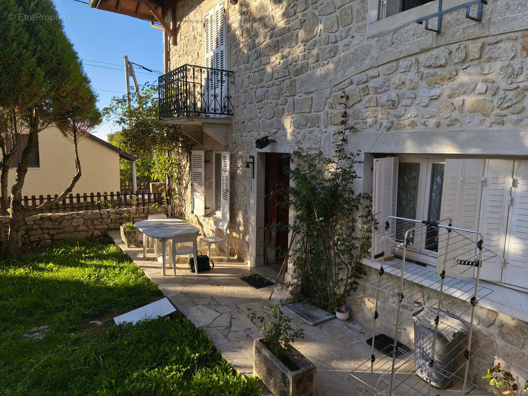 Maison à THEZILLIEU