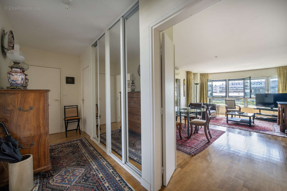 Appartement à PARIS-14E