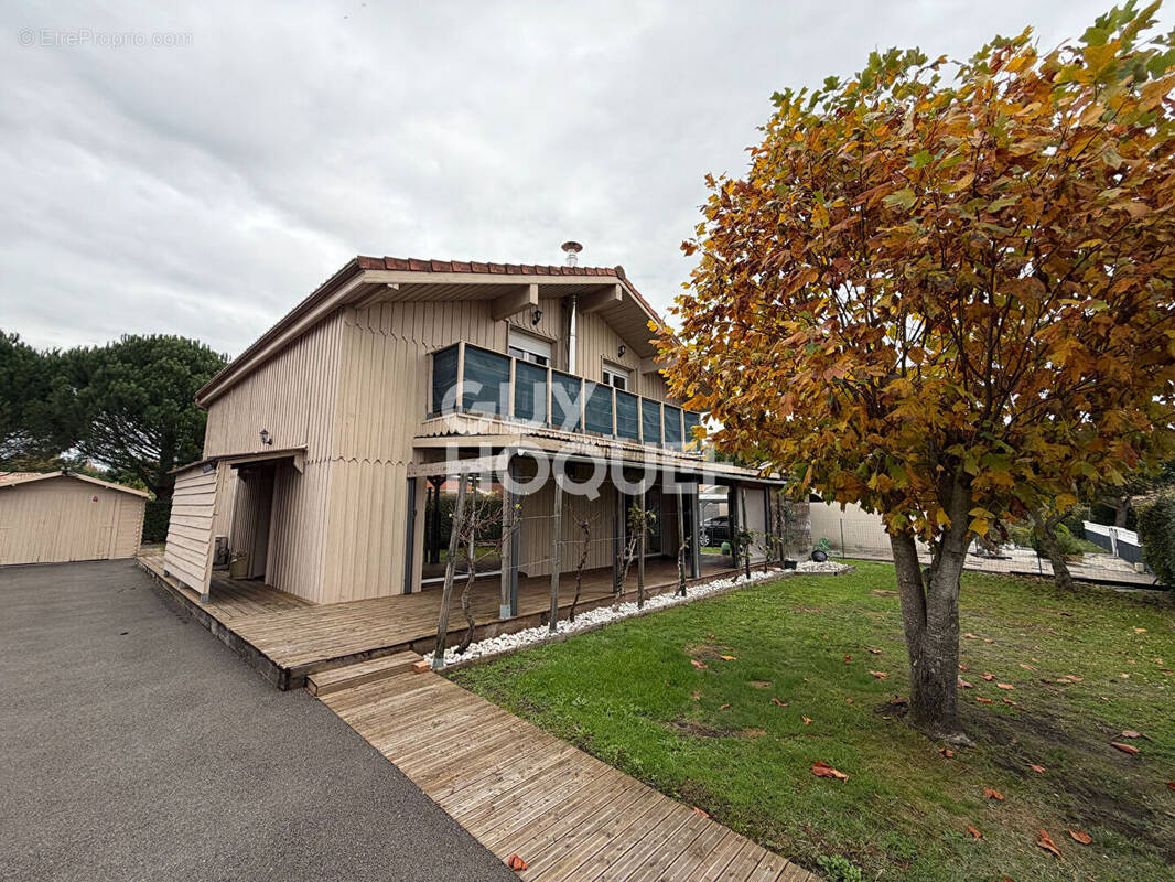 Maison à PARENTIS-EN-BORN