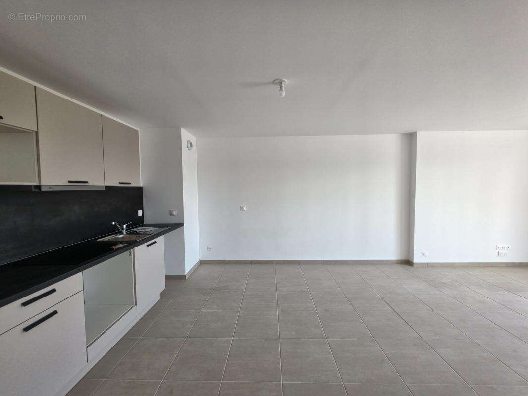 Appartement NEUF avec terrasse, port et restaurants à pied - photo 3