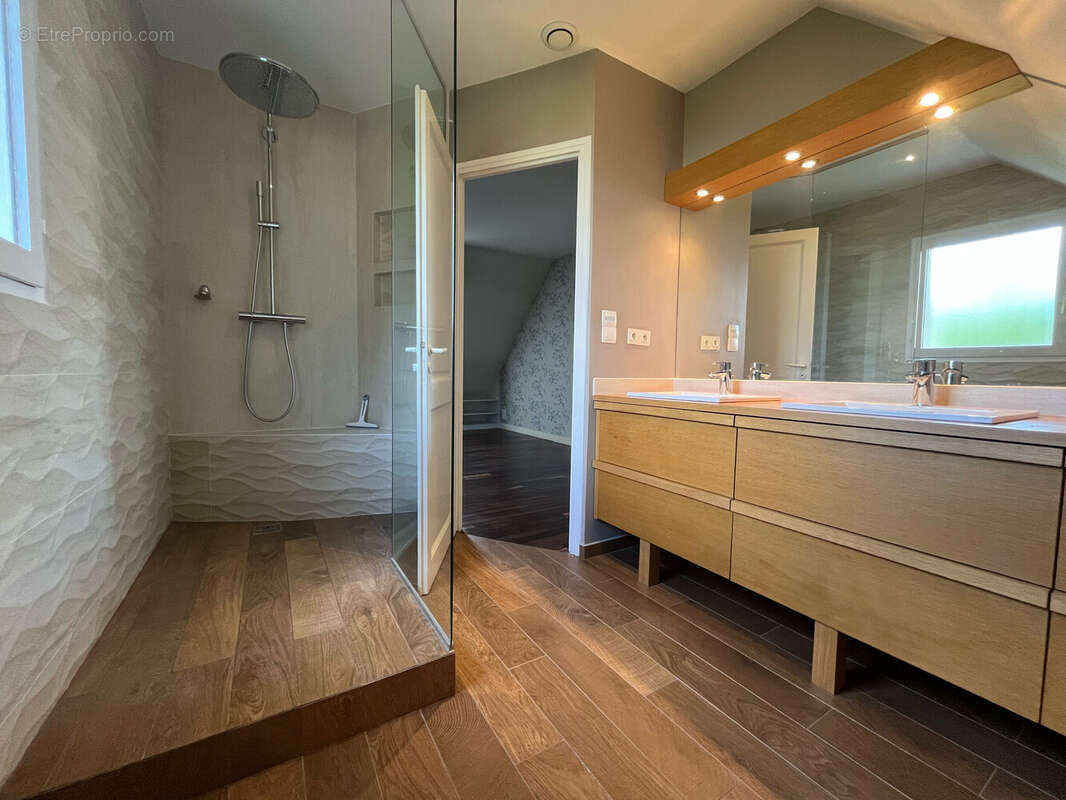 Maison à FEUCHEROLLES