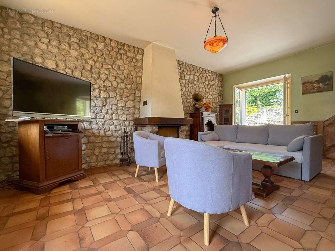 Maison à ORMOY-LA-RIVIERE