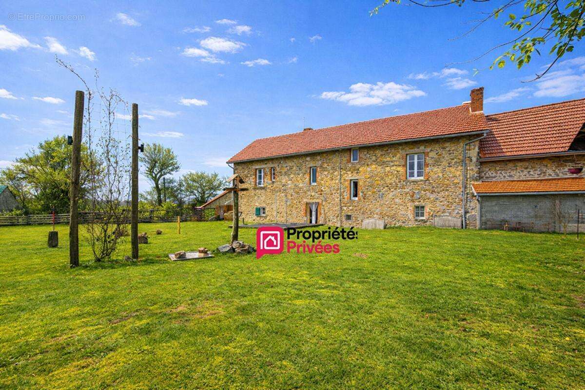 Maison T6 avec dépendances à vendre Saint Priest Des Champs  de 200 m2 - photo 2