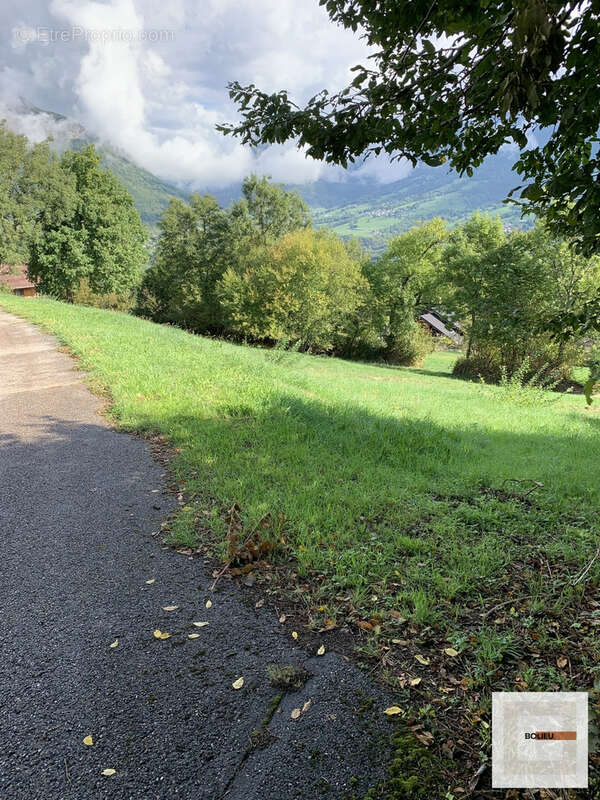 Terrain à CURIENNE