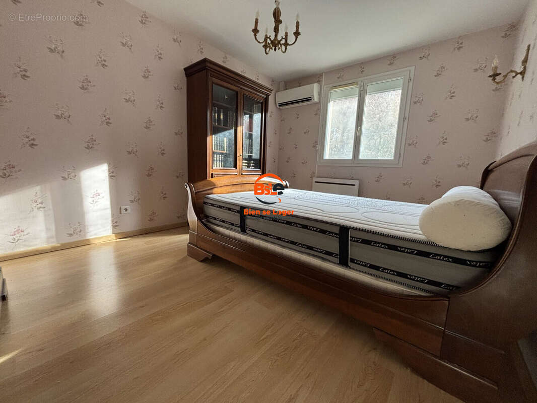 VENTE MAISON PLAIN PIED 2 CHAMBRES TERRAIN AGENCE BSLE BIEN SE LOGER ENSEMBLE COURNON  - Maison à COURNON-D'AUVERGNE