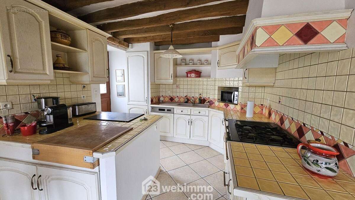 Une cuisine toute équipée et fonctionnelle. - Maison à MILLY-LA-FORET