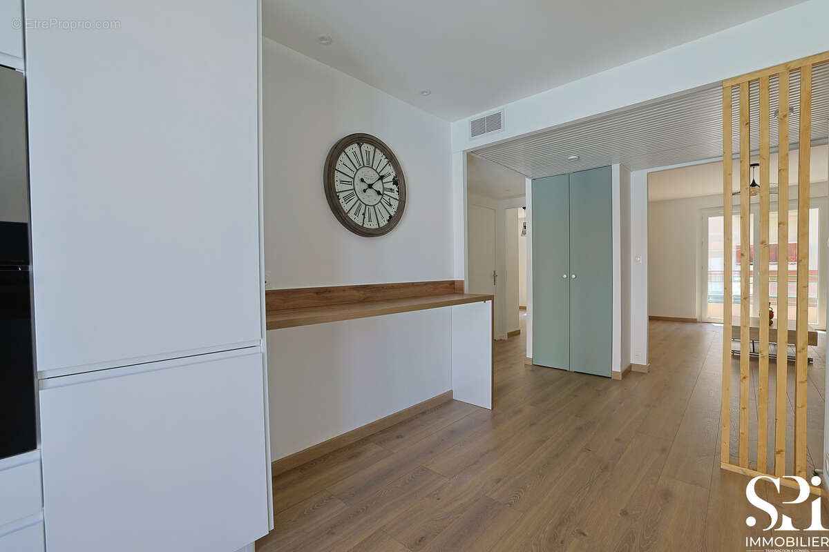 Hyères Gare   T3 rénové 65 m2, deux balcons, à 10 min des plages - photo 14