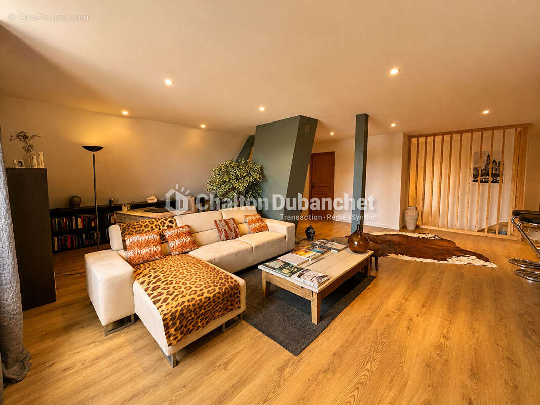 MONTAIGUET EN FOREZ - Maison de 330 m² sur  35000 m² de terrain et deux étangs - photo 13
