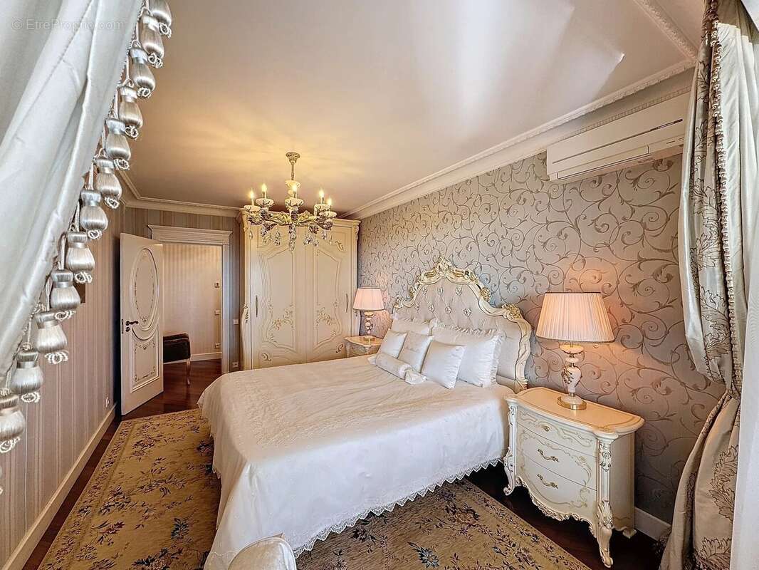 Appartement à VALLAURIS