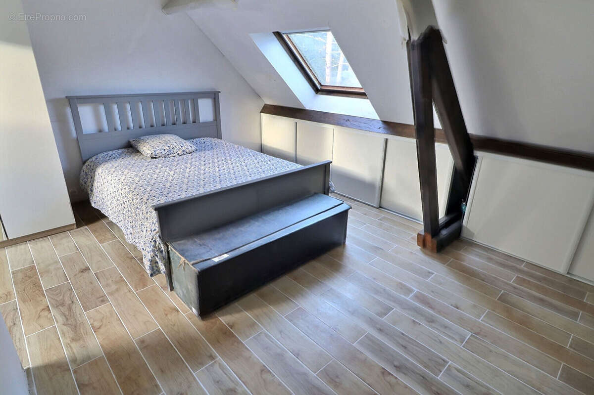 Maison à JOUY-LE-MOUTIER