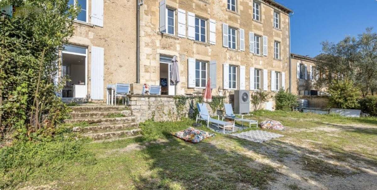 Maison à CHAMPDENIERS-SAINT-DENIS