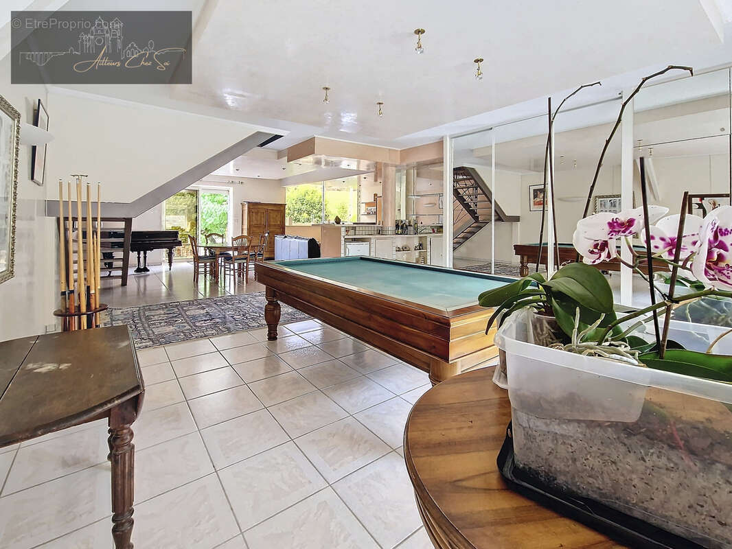 À Vendre - Maison en Pierres avec Cachet et Matériaux de Qualité - photo 3