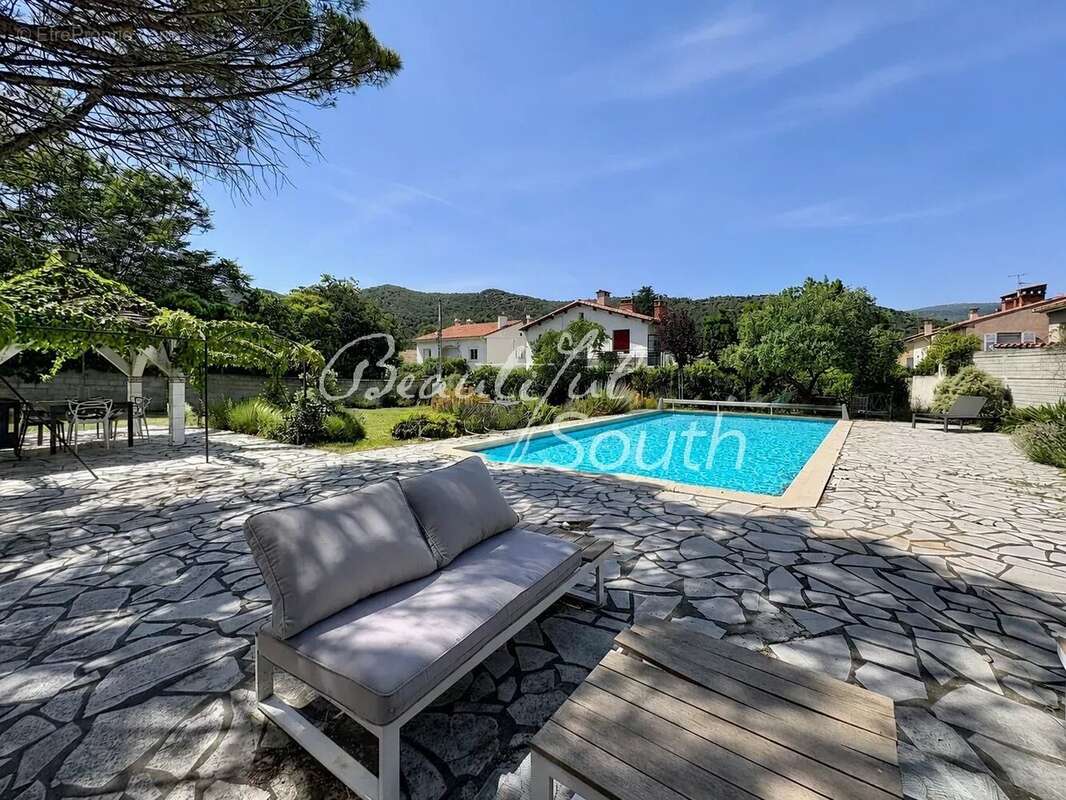 Élégante maison de maître des années 1930 avec jardin paysager et piscine - PRADES - photo 2