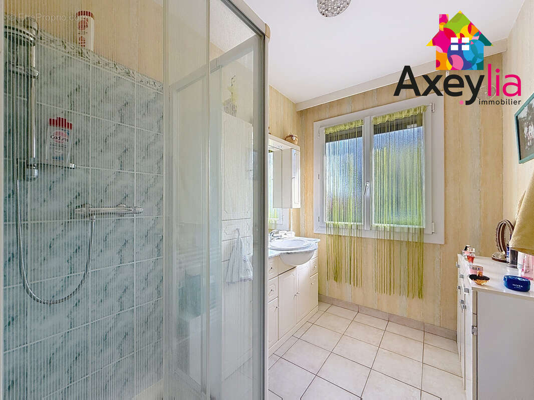 Maison à COMMELLE-VERNAY