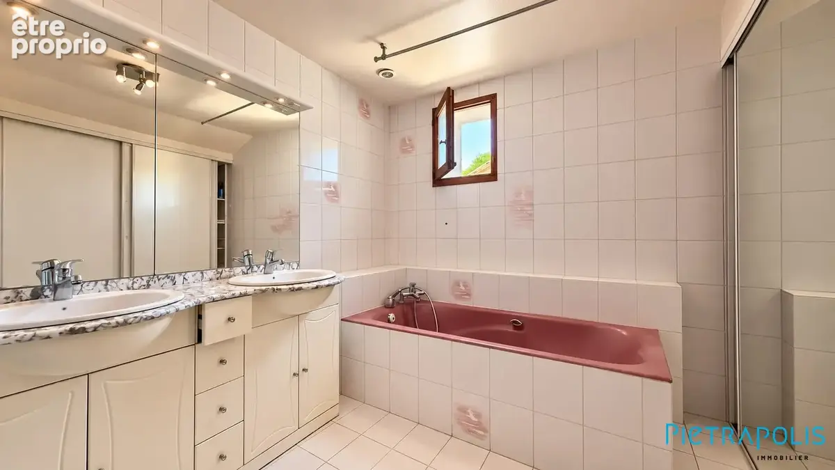 Maison 9 pièces 210 m² à vendre à Genay (69730) - photo 8
