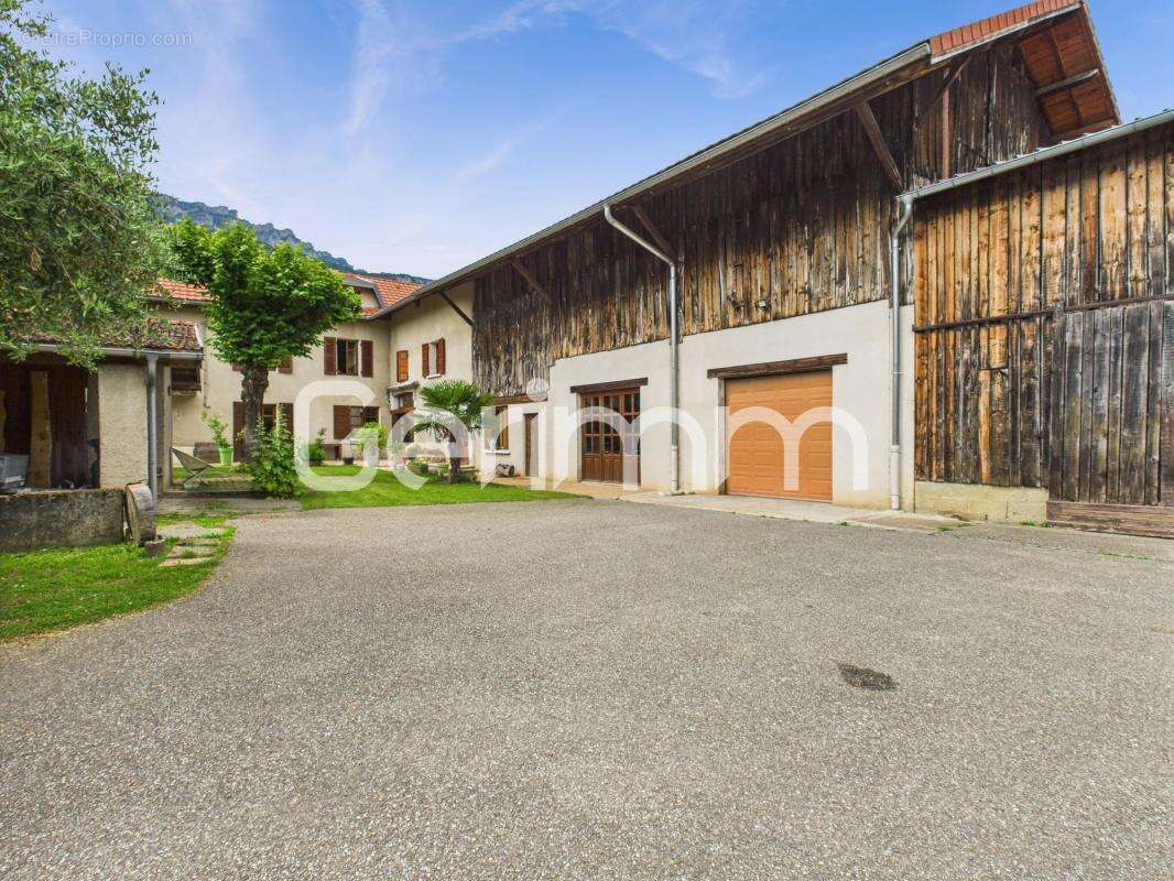 Maison à LA BUISSIERE