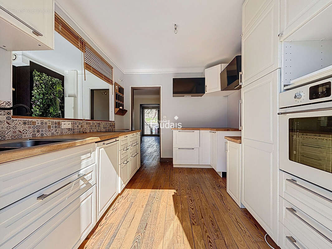 Appartement 135 m² à Saint-Lo  - photo 6