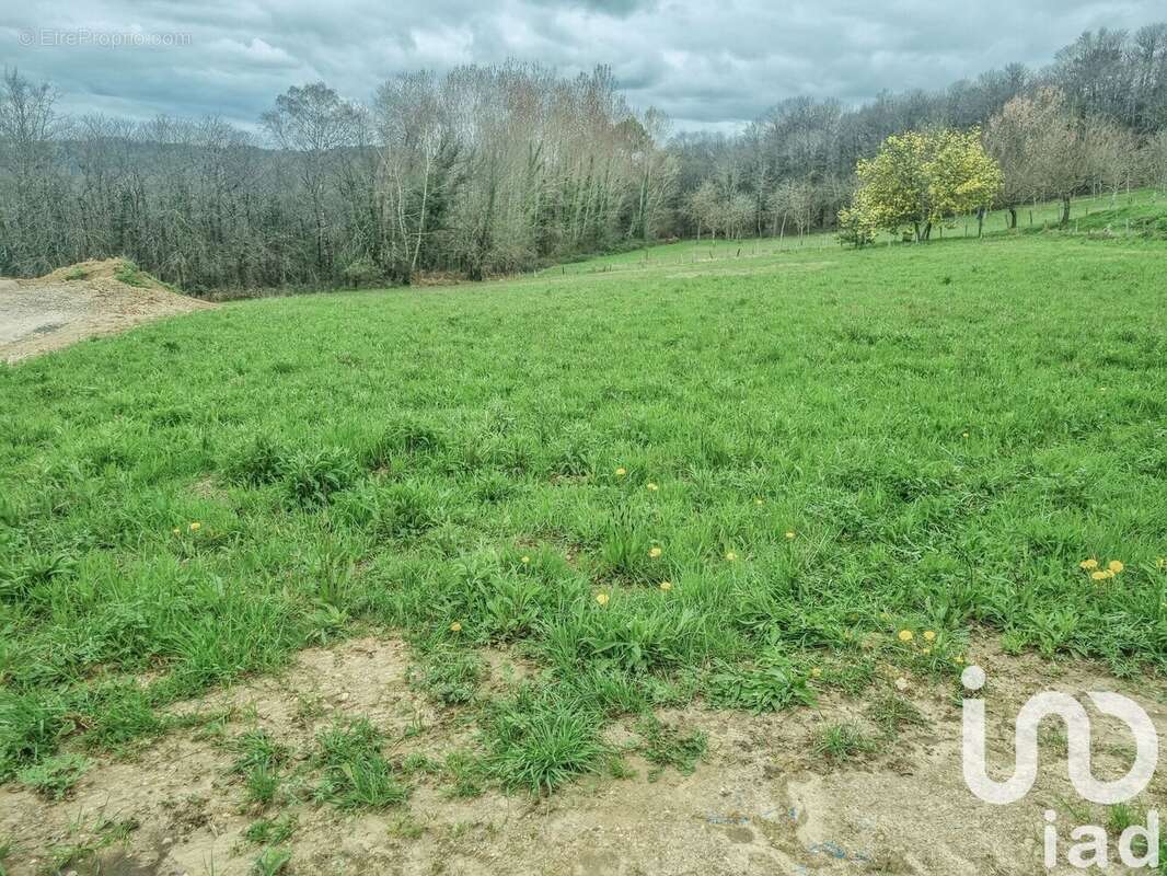 Photo 2 - Terrain à MARCILLAC-SAINT-QUENTIN