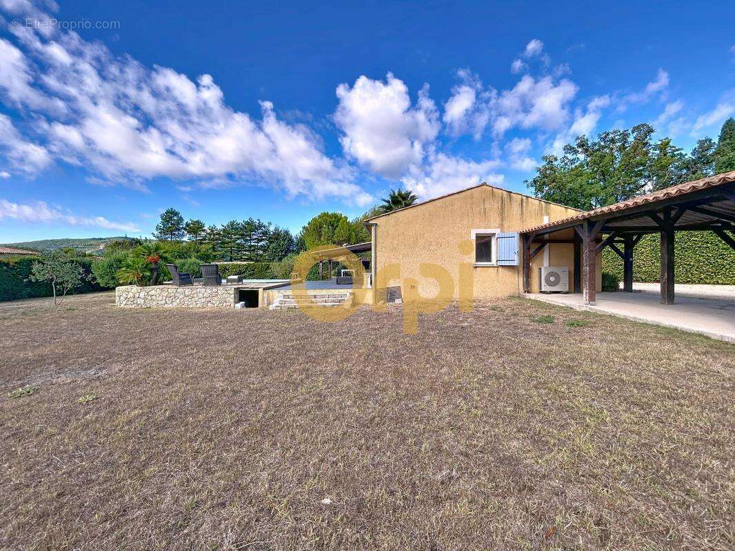 Maison à BAGNOLS-EN-FORET