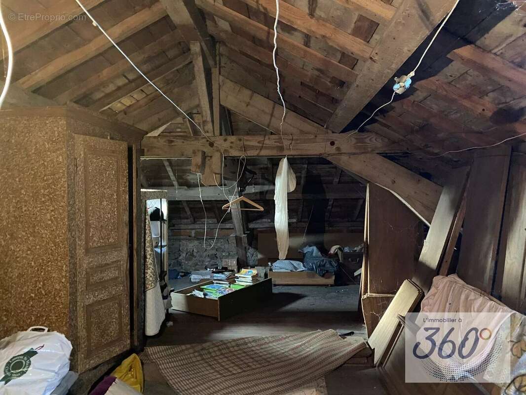 Maison à SAINT-LEGER-SOUS-LA-BUSSIERE