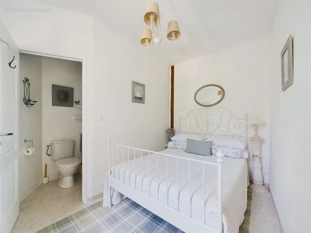 Maison à LA ROCHEBEAUCOURT-ET-ARGENTINE