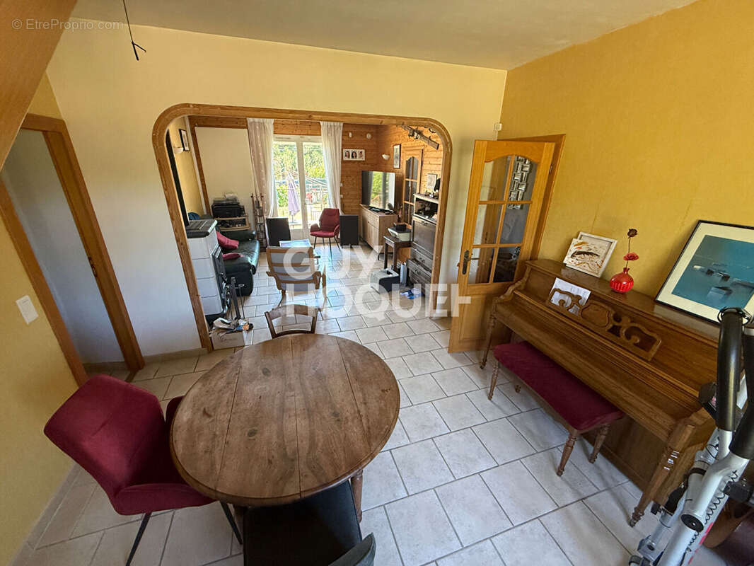 Maison familiale d'environ 155 M2 à proximité de Montigny Sur Loing avec 6 chambres sur une parcelle de 2165 m2. - photo 11