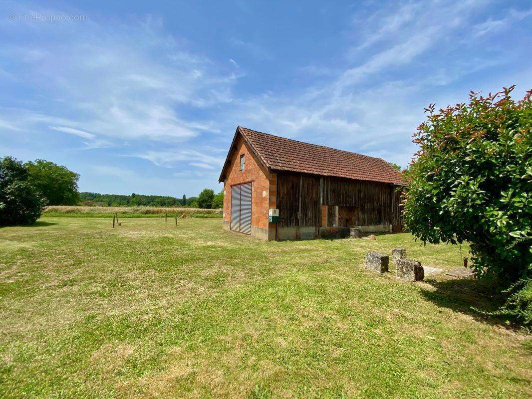 Ancienne ferme en pierre avec studio et dépendances - photo 16