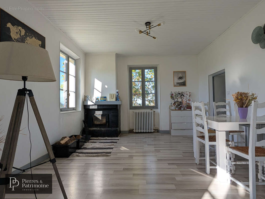Maison à MEZIN