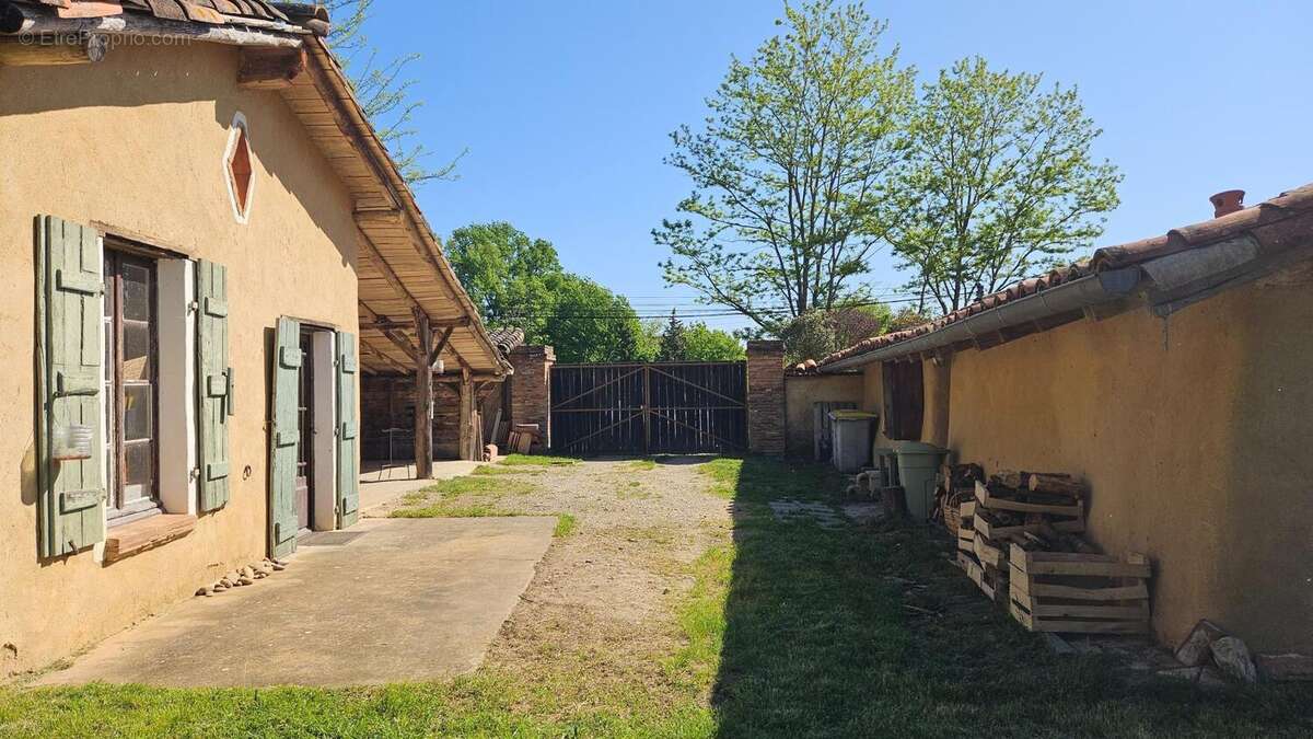 Maison 140 m² à La Salvetat-Belmontet  - photo 3