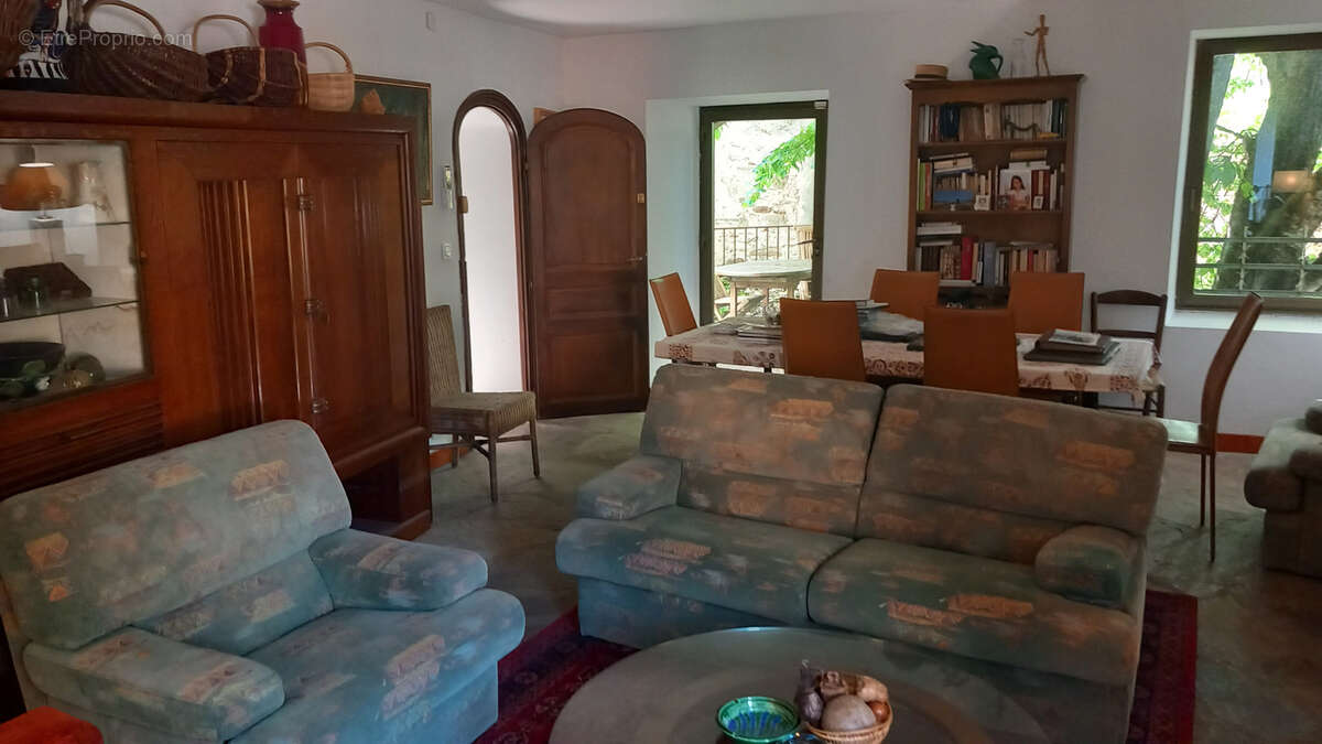 Maison à COLOMBIERES-SUR-ORB