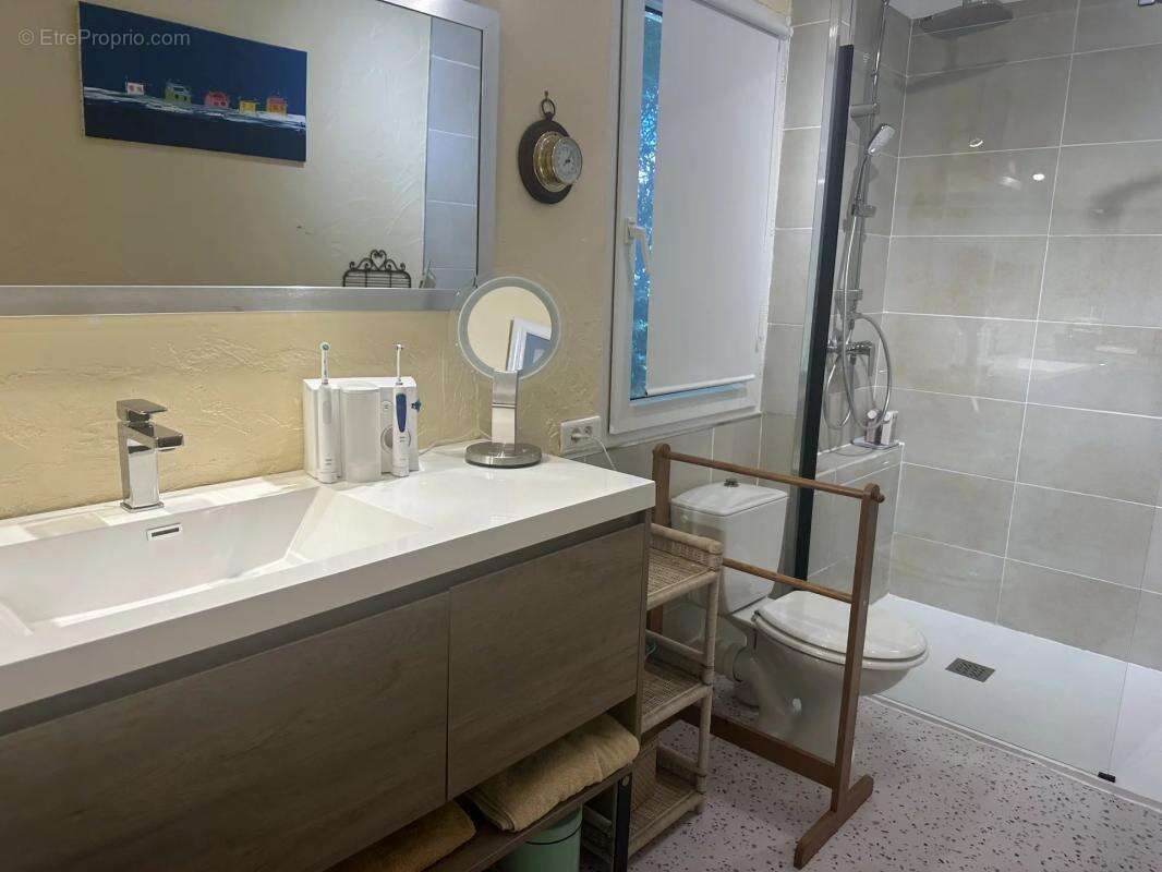 À vendre : Maison de plain-pied avec piscine et grand terrain paysagé au Cellier - photo 10