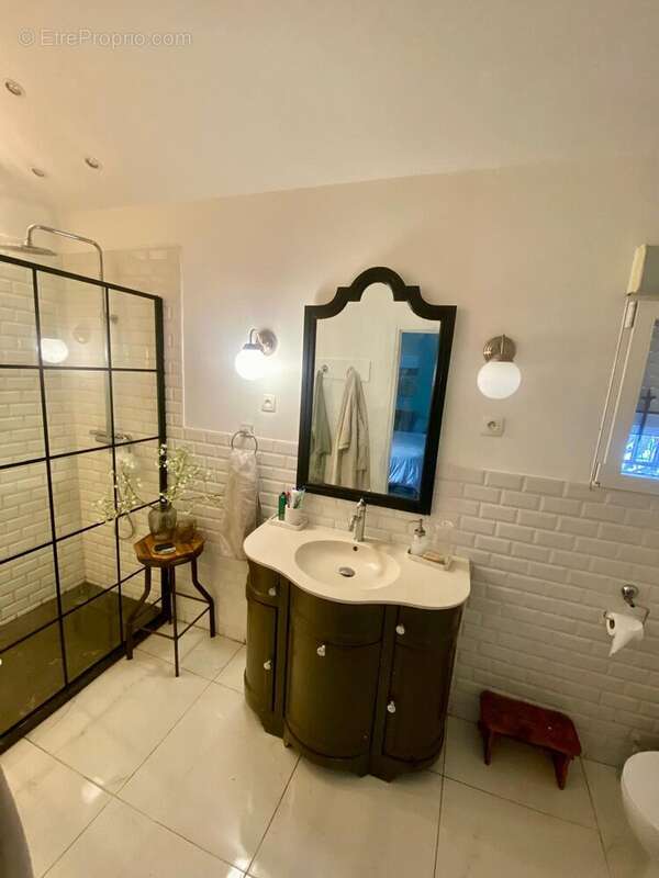 Salle d'eau 1 - Maison à VAUJOURS